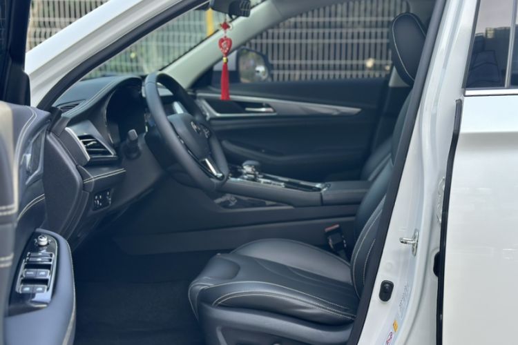 Used CHANGAN CS85 COUPE 2019 1.5T DCT Version China VI Standard Interior 3