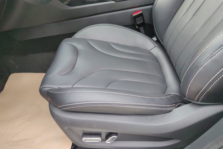 Used CHANGAN CS85 COUPE 2019 2.0T Automatic Luxury Edition China VI Standard Interior 4
