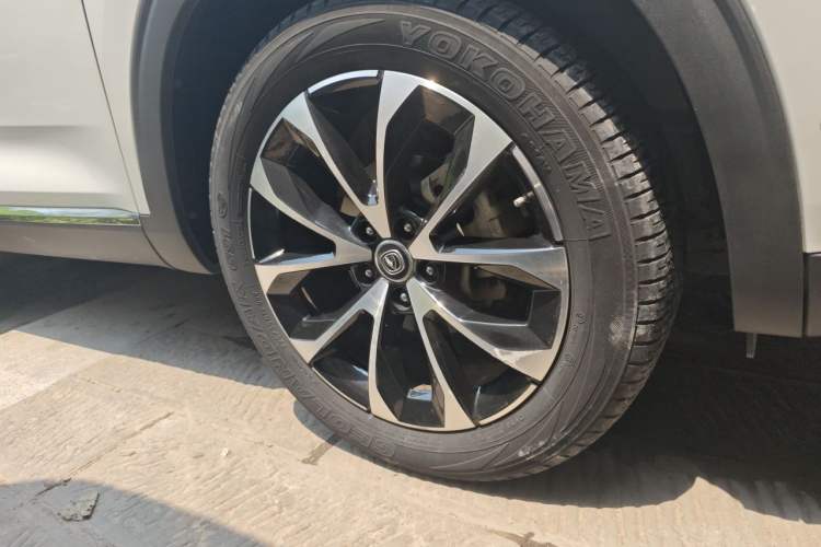 Used CHANGAN CS85 COUPE 2019 1.5T DCT Luxury Version China VI Standard Right Front Wheel Hub