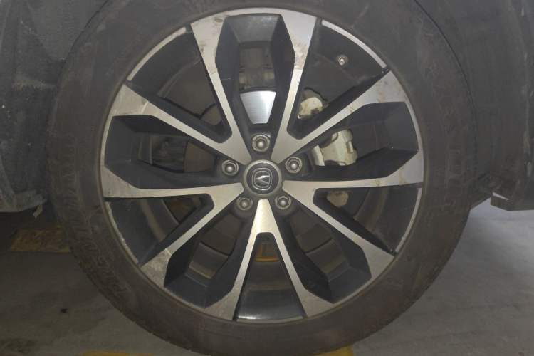 Used CHANGAN CS85 COUPE 2019 1.5T DCT Dynamic Version China VI Standard Right Front Wheel Hub