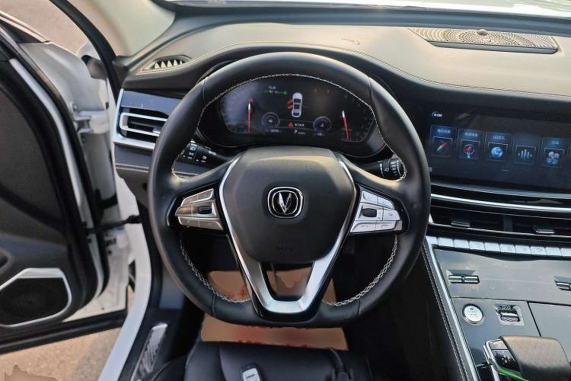 Used CHANGAN CS85 COUPE 2019 2.0T Automatic Luxury Edition China V Standard Steering Wheel