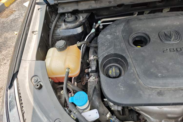 Used CHANGAN CS85 COUPE 2021 1.5T DCT Prestige Model Engine Bay Right