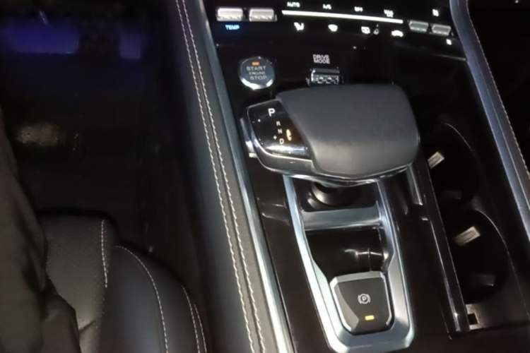 Used CHANGAN CS85 COUPE 2021 1.5T DCT Luxury Edition Gear Lever