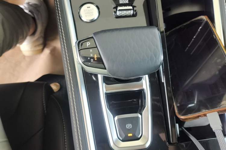 Used CHANGAN CS85 COUPE 2021 1.5T DCT Luxury Edition Gear Lever