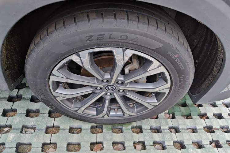 Used CHANGAN CS85 COUPE 2021 1.5T DCT Luxury Edition Right Front Wheel Hub