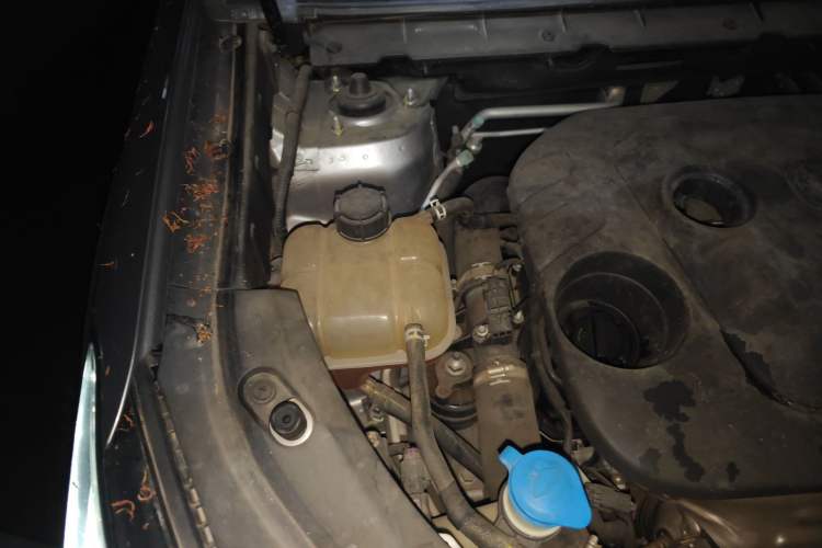 Used CHANGAN CS85 COUPE 2021 1.5T DCT Elite Edition Engine Bay Right