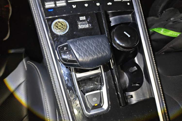 Used CHANGAN CS85 COUPE 2021 1.5T DCT Luxury Edition Gear Lever