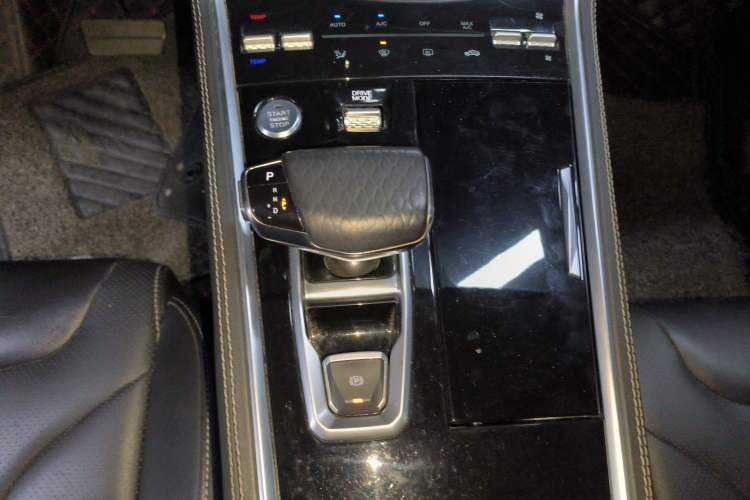 Used CHANGAN CS85 COUPE 2021 1.5T DCT Luxury Edition Gear Lever