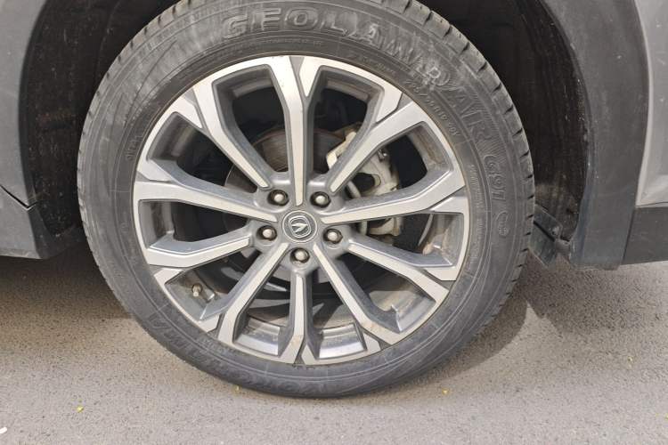 Used CHANGAN CS85 COUPE 2021 1.5T DCT Luxury Edition Right Front Wheel Hub