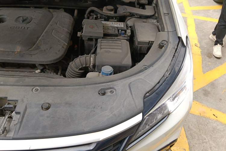 Used CHANGAN CS85 COUPE 2021 1.5T DCT Prestige Model Engine Bay Left
