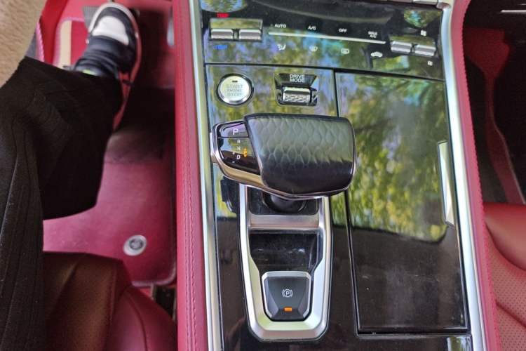 Used CHANGAN CS85 COUPE 2021 1.5T DCT Luxury Edition Gear Lever