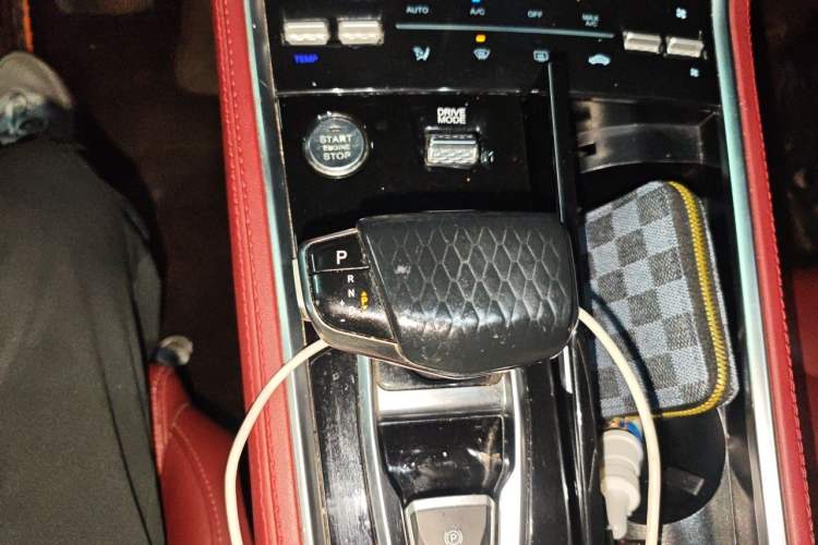 Used CHANGAN CS85 COUPE 2021 1.5T DCT Luxury Edition Gear Lever