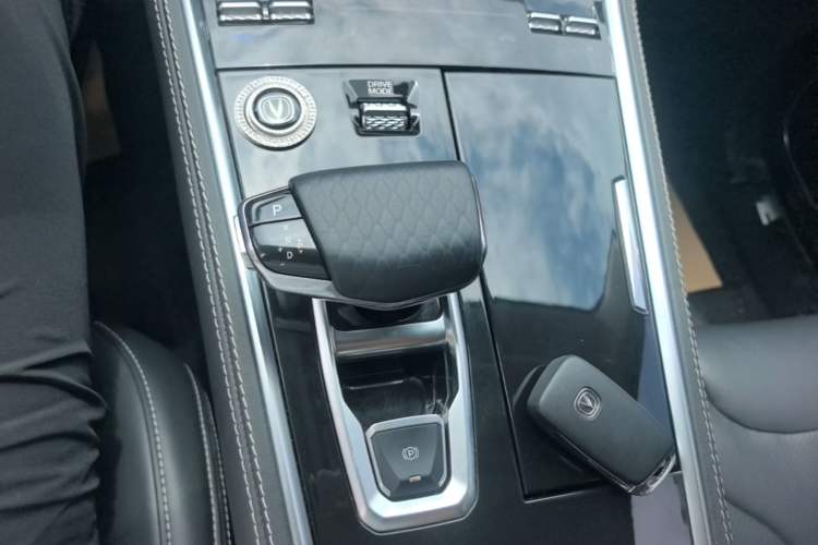 Used CHANGAN CS85 COUPE 2021 1.5T DCT Luxury Edition Gear Lever