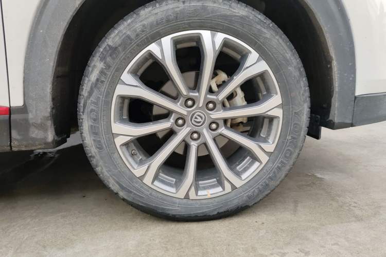 Used CHANGAN CS85 COUPE 2021 1.5T DCT Luxury Edition Right Front Wheel Hub