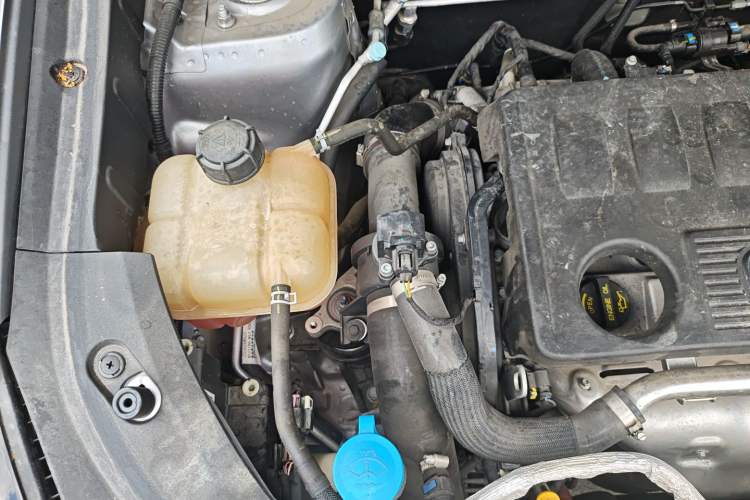 Used CHANGAN CS85 COUPE 2023 2.0T Automatic Luxury Version Engine Bay Right