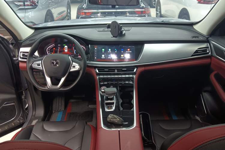 Used CHANGAN CS85 COUPE 2023 1.5T DCT Luxury Version Interior 2