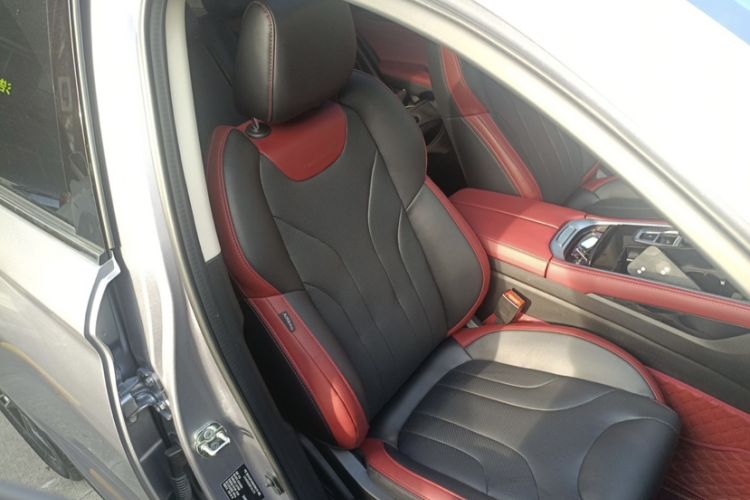 Used CHANGAN CS85 COUPE 2023 1.5T DCT Prestige Edition Interior 9
