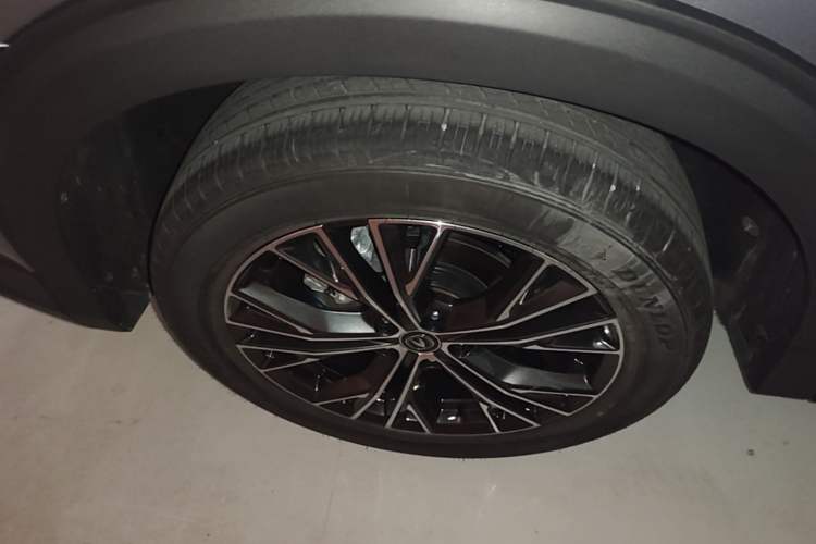 Used CHANGAN CS85 COUPE 2023 1.5T DCT Luxury Version Right Rear Wheel Hub