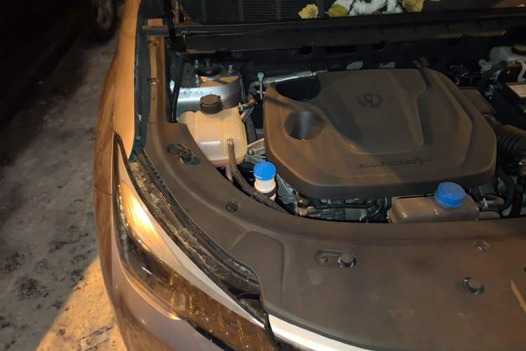 Used CHANGAN CS85 COUPE 2023 1.5T DCT Luxury Version Engine Bay Right