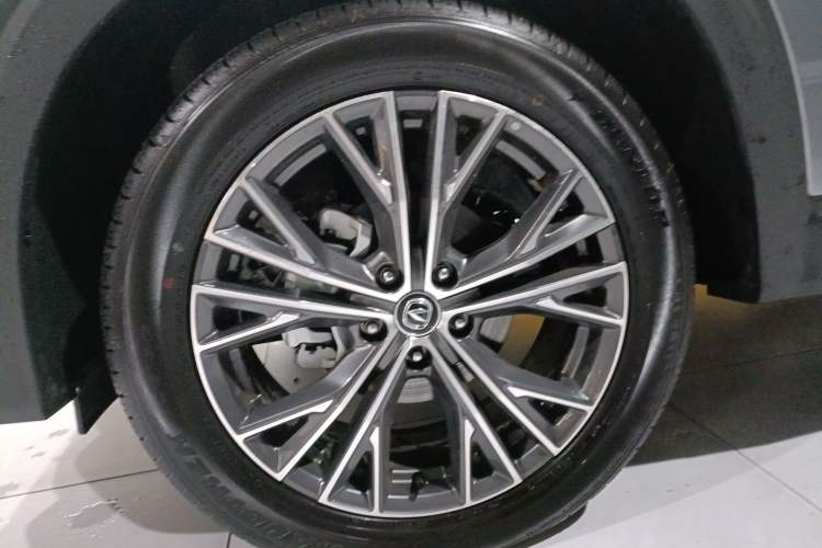 Used CHANGAN CS85 COUPE 2023 1.5T DCT Luxury Version Left Front Wheel Hub