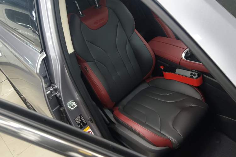 Used CHANGAN CS85 COUPE 2023 1.5T DCT Luxury Version Right Front Seat