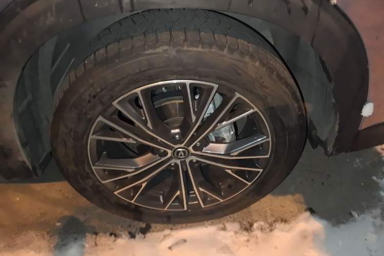 Used CHANGAN CS85 COUPE 2023 1.5T DCT Luxury Version Right Front Wheel Hub