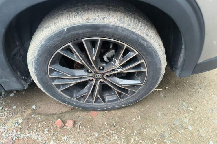 Used CHANGAN CS85 COUPE 2023 1.5T DCT Luxury Version Right Front Wheel Hub