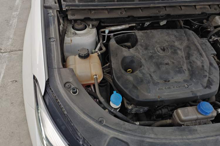 Used CHANGAN CS85 COUPE 2023 1.5T DCT Luxury Version Engine Bay Right