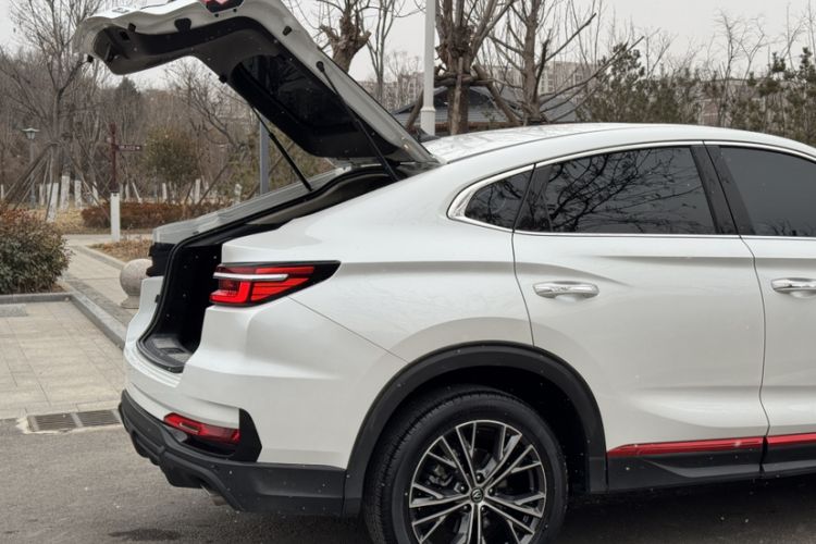 Used CHANGAN CS85 COUPE 2023 1.5T DCT Luxury Version Exterior 2