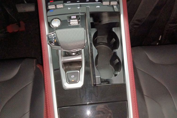 Used CHANGAN CS85 COUPE 2023 2.0T Automatic Luxury Version Gear Lever