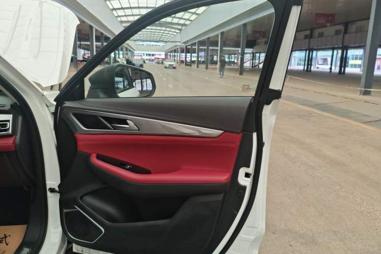 Used CHANGAN CS85 COUPE 2023 1.5T DCT Prestige Edition Interior 5