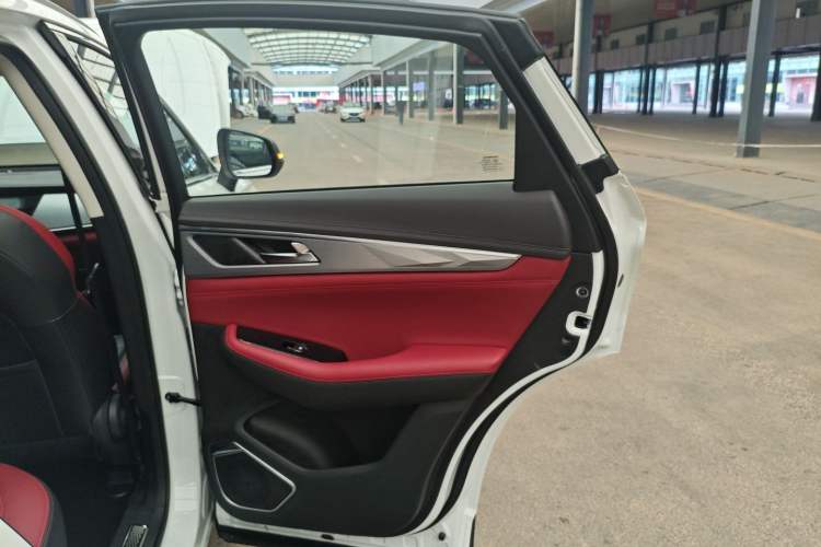 Used CHANGAN CS85 COUPE 2023 1.5T DCT Prestige Edition Interior 6