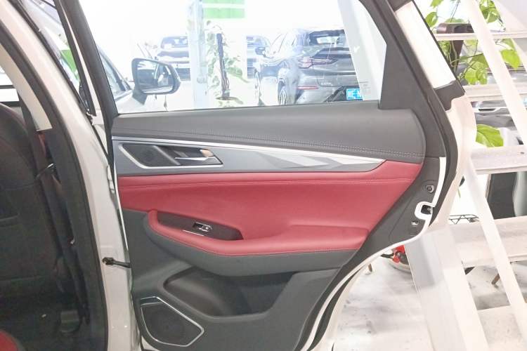 Used CHANGAN CS85 COUPE 2023 2.0T Automatic Luxury Version Interior 6