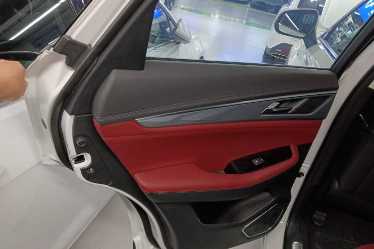 Used CHANGAN CS85 COUPE 2023 2.0T Automatic Luxury Version Interior 8