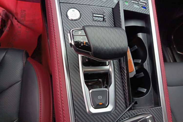 Used CHANGAN CS85 COUPE 2023 1.5T DCT Prestige Edition Gear Lever