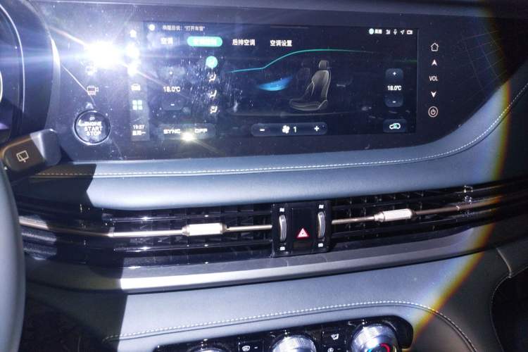 Used CHANGAN CS95 2023 2.0T Two-Wheel Drive Luxury PLUS Audio And AC Panel