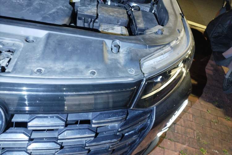 Used CHANGAN CS95 2023 2.0T Two-Wheel Drive Luxury PLUS Engine Bay Left