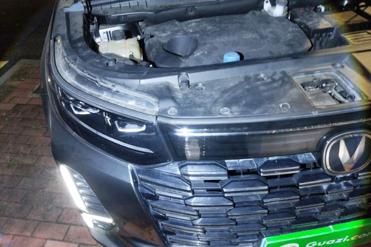 Used CHANGAN CS95 2023 2.0T Two-Wheel Drive Luxury PLUS Engine Bay Right
