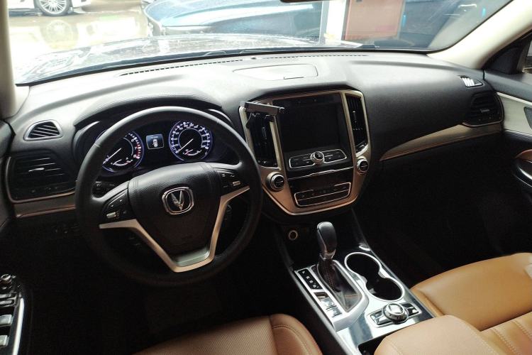 Used CHANGAN CS95 2017 2.0T Two-Wheel Drive Zhitu Edition Interior 3