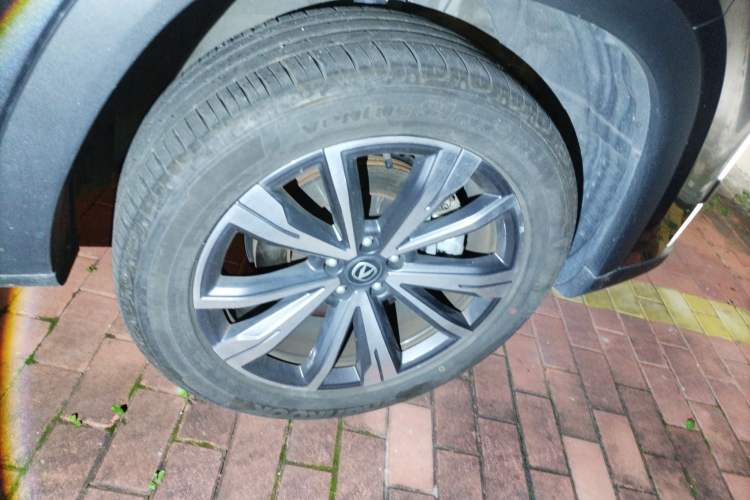 Used CHANGAN CS95 2023 2.0T Two-Wheel Drive Luxury PLUS Right Front Wheel Hub