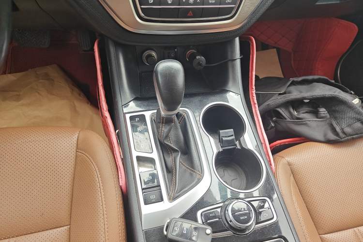 Used CHANGAN CS95 2017 2.0T Four-Wheel Drive SmartDrive Edition Gear Lever