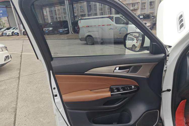 Used CHANGAN CS95 2017 2.0T Four-Wheel Drive SmartDrive Edition Left Front Door Interior