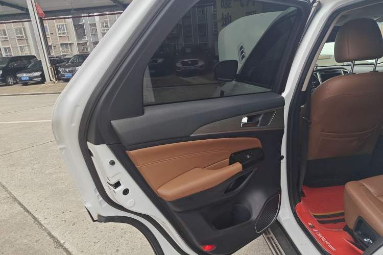 Used CHANGAN CS95 2017 2.0T Four-Wheel Drive SmartDrive Edition Left Rear Door Interior