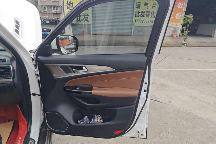 Used CHANGAN CS95 2017 2.0T Four-Wheel Drive SmartDrive Edition Right Front Door Interior