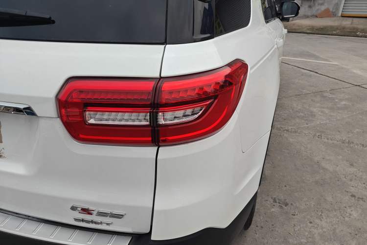 Used CHANGAN CS95 2017 2.0T Four-Wheel Drive SmartDrive Edition Right Rear Taillight