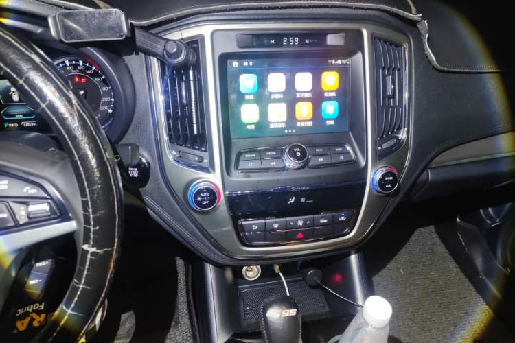 Used CHANGAN CS95 2017 2.0T Four-Wheel Drive SmartDrive Edition Audio And AC Panel