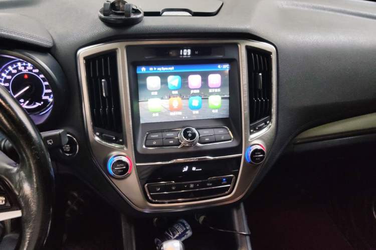 Used CHANGAN CS95 2017 2.0T Two-Wheel Drive Zhituo Edition Audio And AC Panel