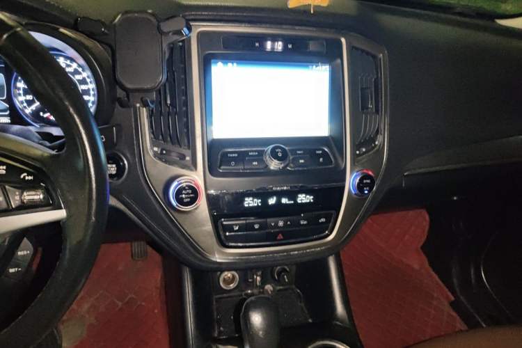 Used CHANGAN CS95 2017 2.0T Two-Wheel Drive Zhiyuan Edition Audio And AC Panel
