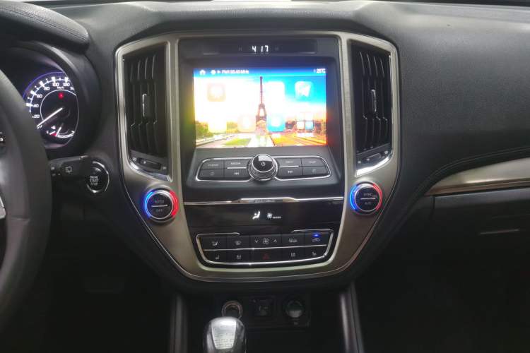 Used CHANGAN CS95 2017 2.0T Four-Wheel Drive ZhiZun Edition Audio And AC Panel