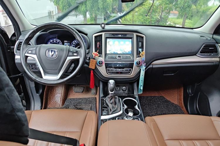 Used CHANGAN CS95 2017 2.0T Two-Wheel Drive Zhituo Edition Center Console